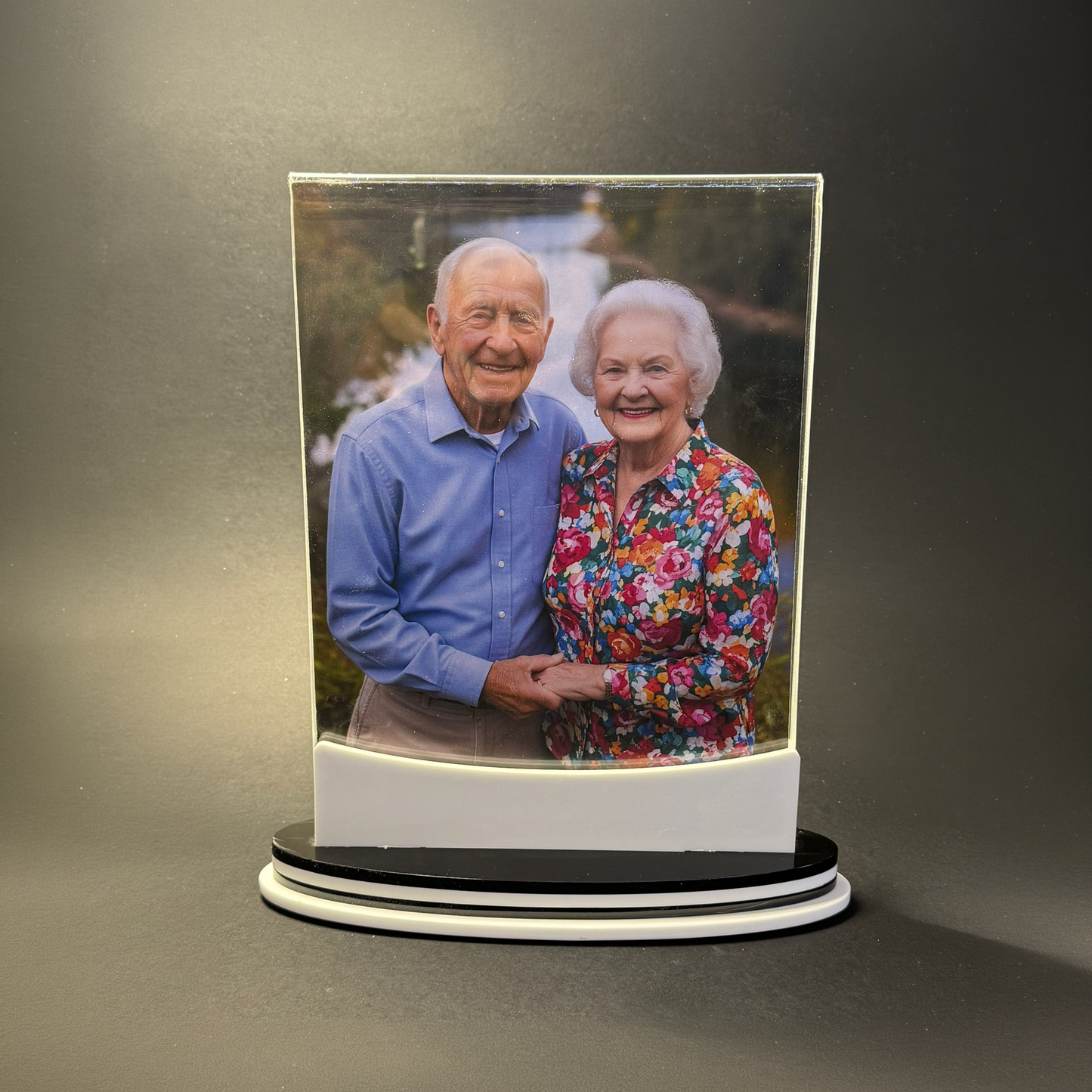 Custodia della Memoria: Portareliquie di Design in Plexiglass con Portafoto